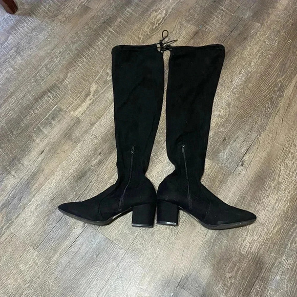 Cupid Black Knee-High Boots - Picture 3 of 4